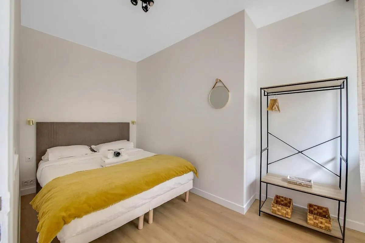 Charming Apartment Near Eiffel Tower 2Br II 巴黎 0*,